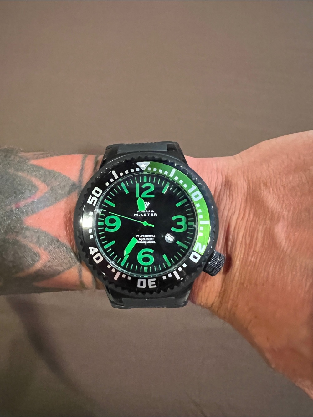 Aquamaster Men’s Black Rubber & Green Heavy Duty Quartz Chronometer Dive Watch